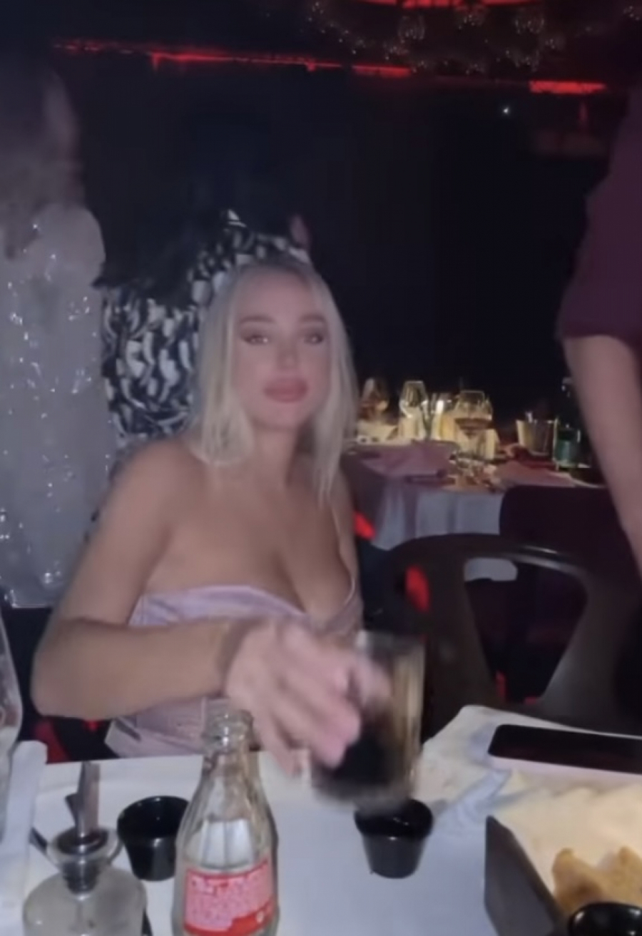 LUMPOVALI DO ZORE Luna Đogani se ludo provodila sa porodicom, a ovaj detalj svima privukao pažnju  (FOTO)