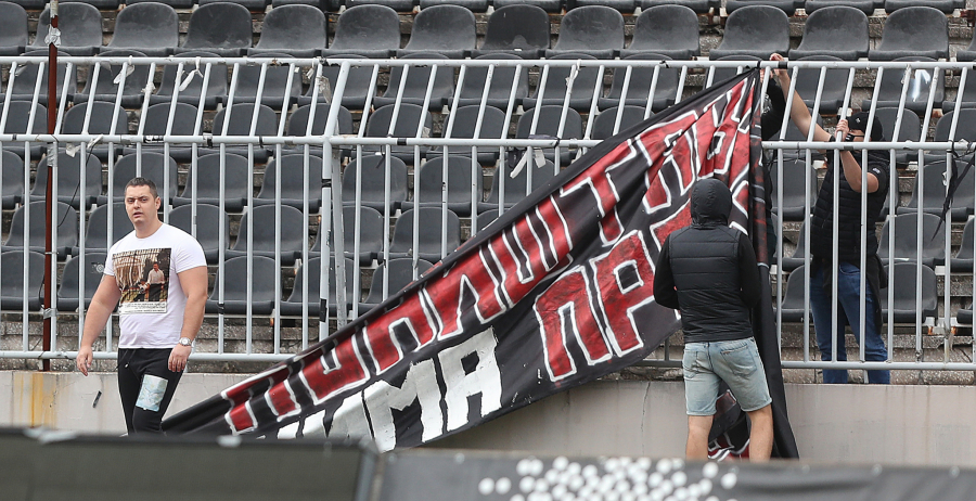 NOVA OPOMENA ZA HEMIJU Vođu „Zabranjenih“ prvo izrešetali po nogama, sad mu bacili bombu na kuću!