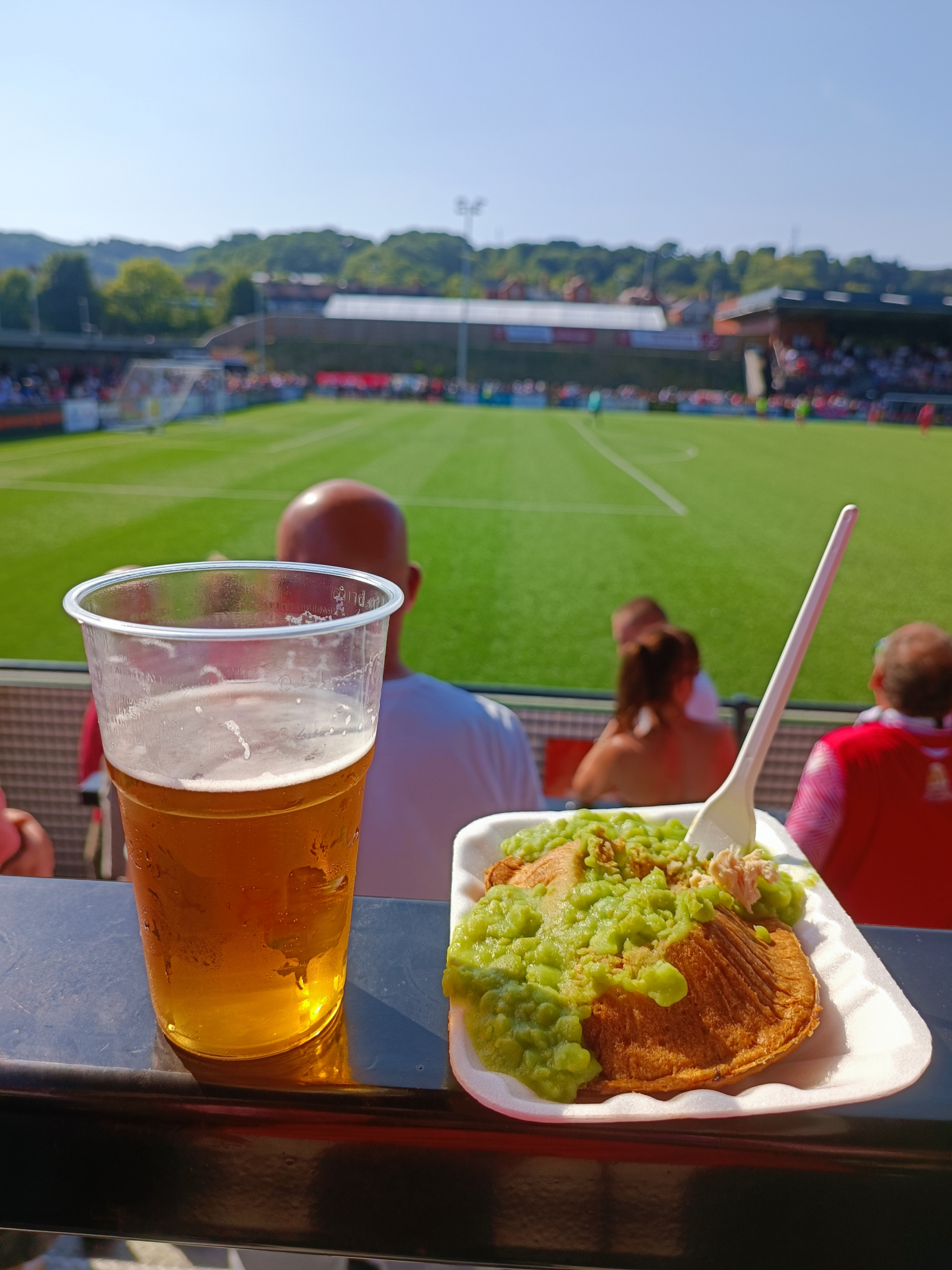 GALEBOVI, PIVO, MORE I FUDBAL Kako je šesta liga Engleske bolja od Premijer lige, ko su 