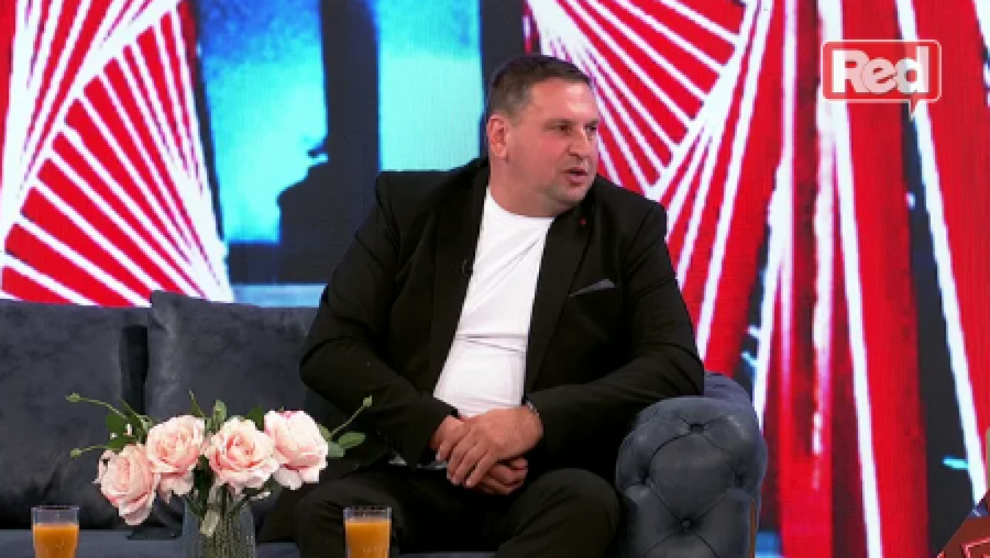 O ALEKSANDRI ZNAM SVE Taki kaže da ima informacije o Aleks Nikolić koje ona ne želi da prizna, pa spomenuo i čokoladicu za Bilala