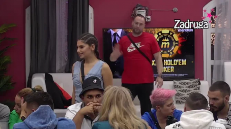 ČAST MI JE ŠTO TE ZNAM Neočekivani obrt za crnim stolom, Milica toliko nahvalila Jelenu da zadrugari ne mogu da veruju, Miki skočio odmah