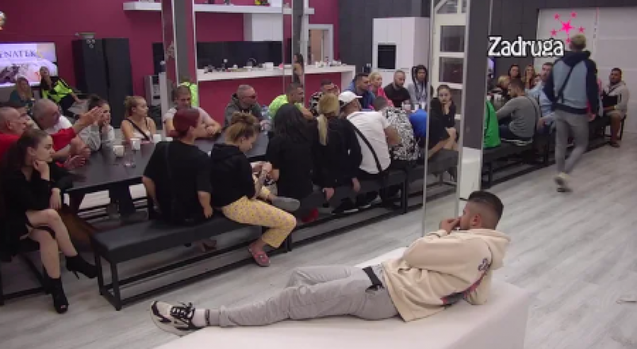 MAJA MU MASIRALA TE*TISE Marinkovićeva i Marko priznali šta su sve radili ispod pokrivača