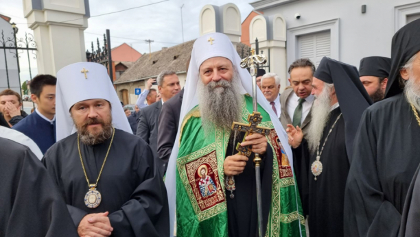 DOČEKAN ISPRED SABORNOG HRAMA Patrijarh Porfirije stigao u Vukovar