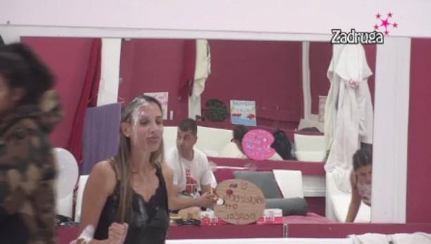 PALE JEZIVE UVREDE Urša Skofić polila farbom Sofija Unu, karambol u spavaćoj sobi