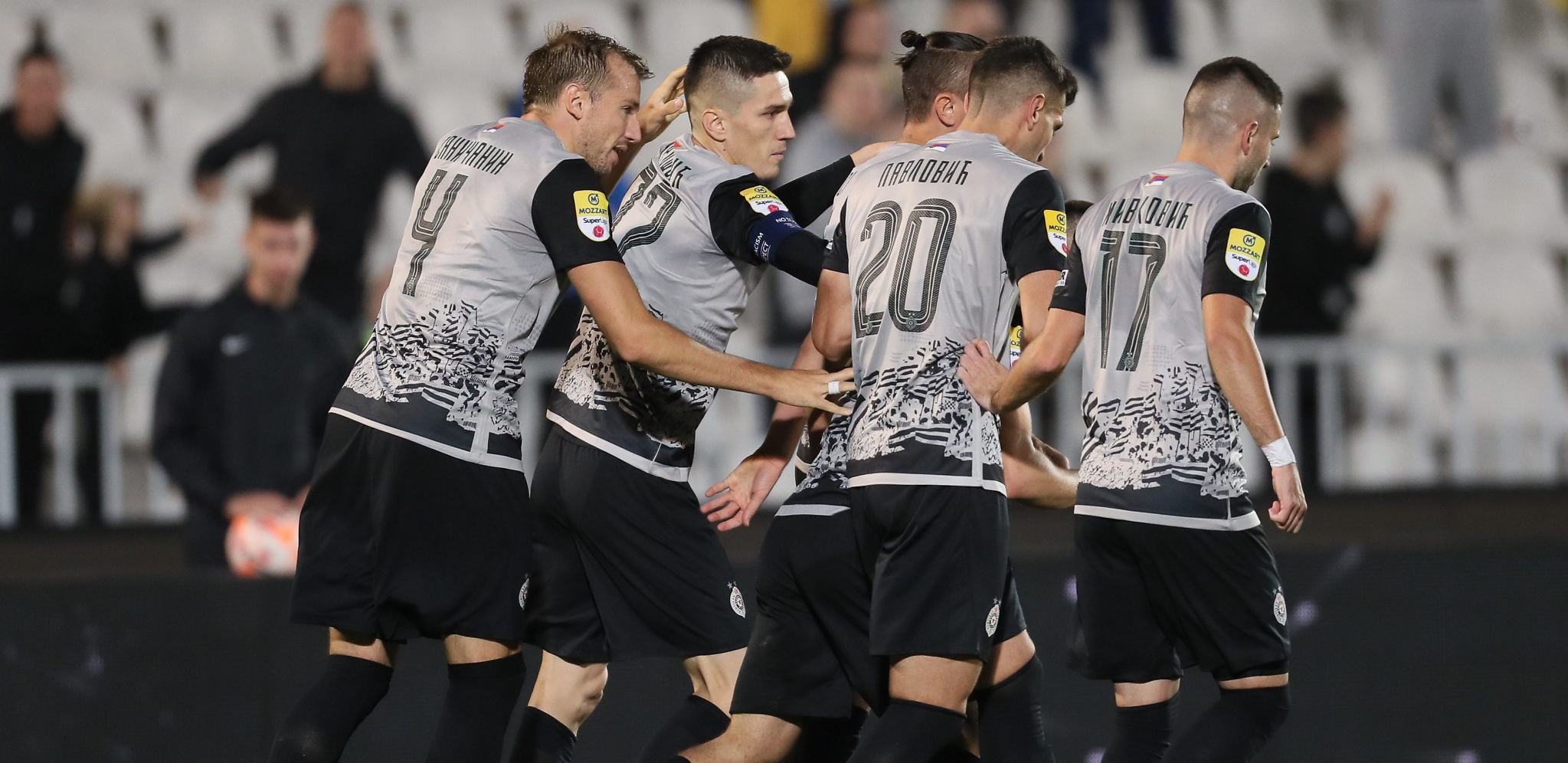 PODRŠKA ZA CRNO-BELE Fudbaleri Partizana došli da podrže košarkaše (FOTO)