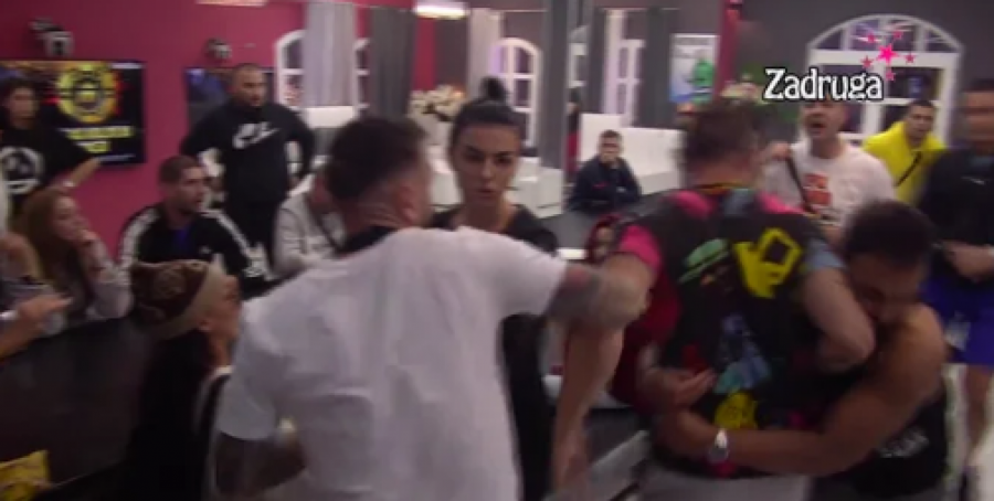 ZADRUGAR SE ZALETEO NA IVANA MARINKOVIĆA Opšti haos u Beloj kući, cimeri ne mogu da ga zaustave