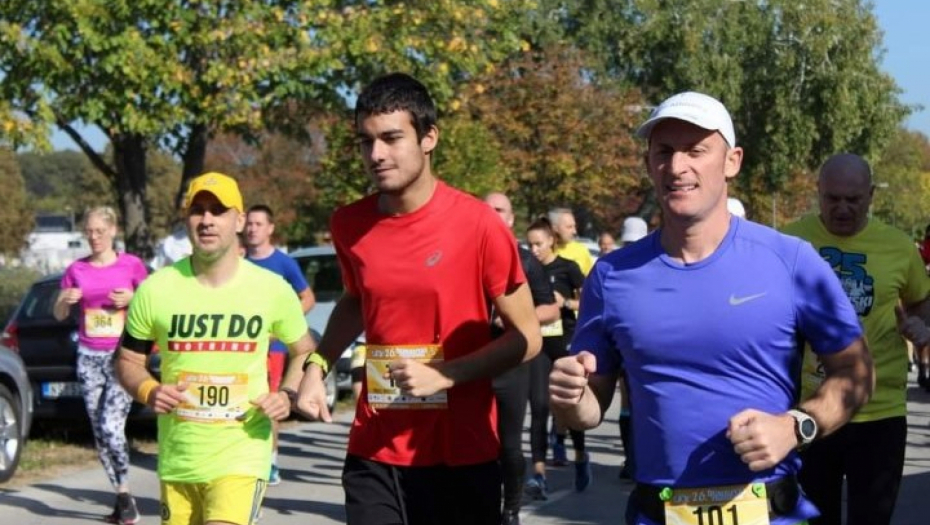 PRAVI HEROJ Pavle je prvi dečak sa autizmom koji je istrčao polumaraton (FOTO)