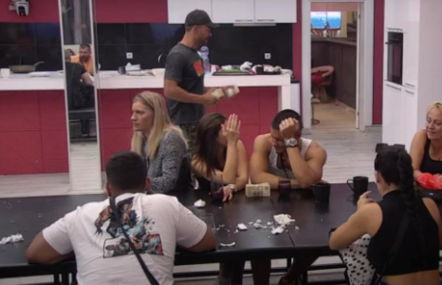 MORAŠ MALO DA SE OBRAZUJEŠ Uroš Ćertić opleo po Aniti: Tvoje dete treba da ima oca!