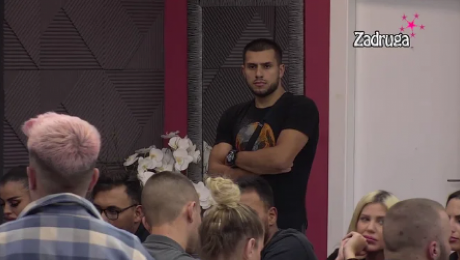 DA VAM ODOBRE VEZU MAMA I TATA Jovana Tomić Matora krenula da rešeta Ivana i Aleksandru, pa se dohvatila njihovog se*sa