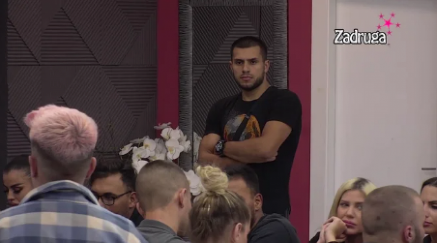 DA VAM ODOBRE VEZU MAMA I TATA Jovana Tomić Matora krenula da rešeta Ivana i Aleksandru, pa se dohvatila njihovog se*sa