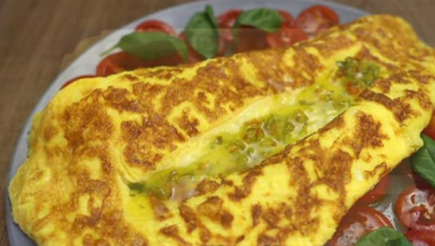 ZAPOČNITE DAN PUNI ENERGIJE Pikantan omlet sa sirom, neobična kombinacija koja će vas zasititi i osvežiti