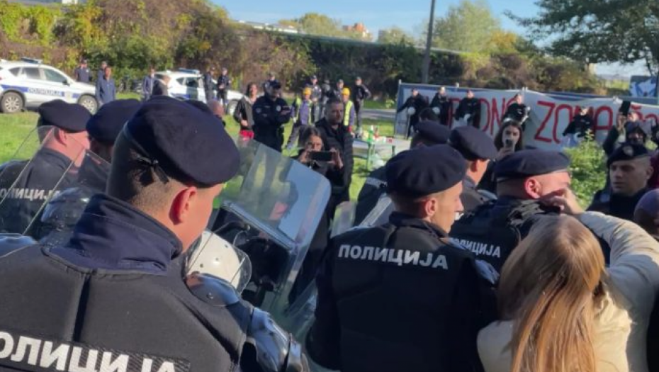 UZNEMIRUJUĆI SNIMAK! Pogledajte kako ekstremisti i lažni ekolozi napadaju policiju koja radi svoj posao na Šodrošu (VIDEO)