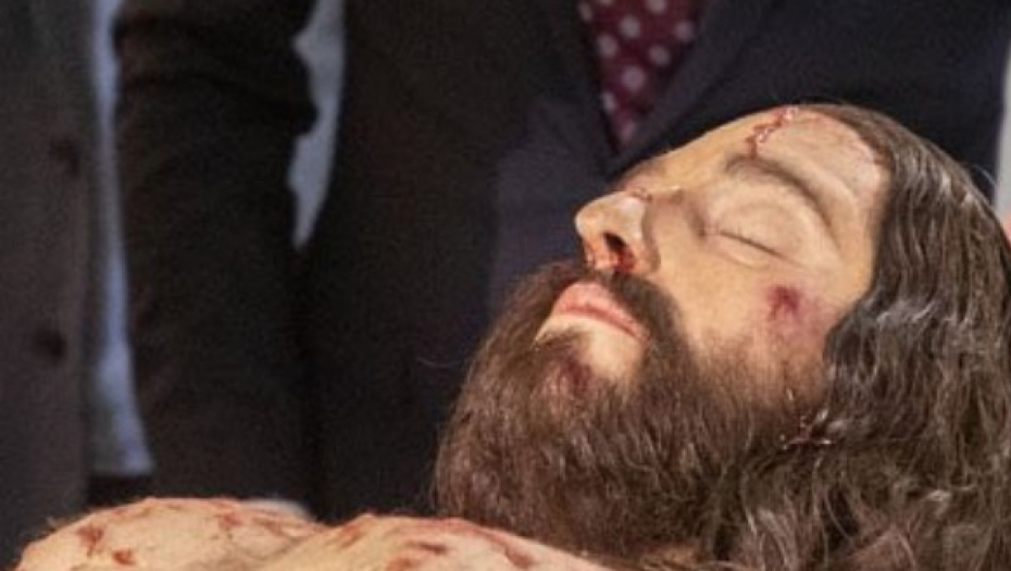 ŠPANSKI UMETNICI IZVELI NEMOGUĆE Stvorili neverovatno realistično telo Isusa Hrista - ogrebotine od nošenja krsta, na glavi od trnovog venca