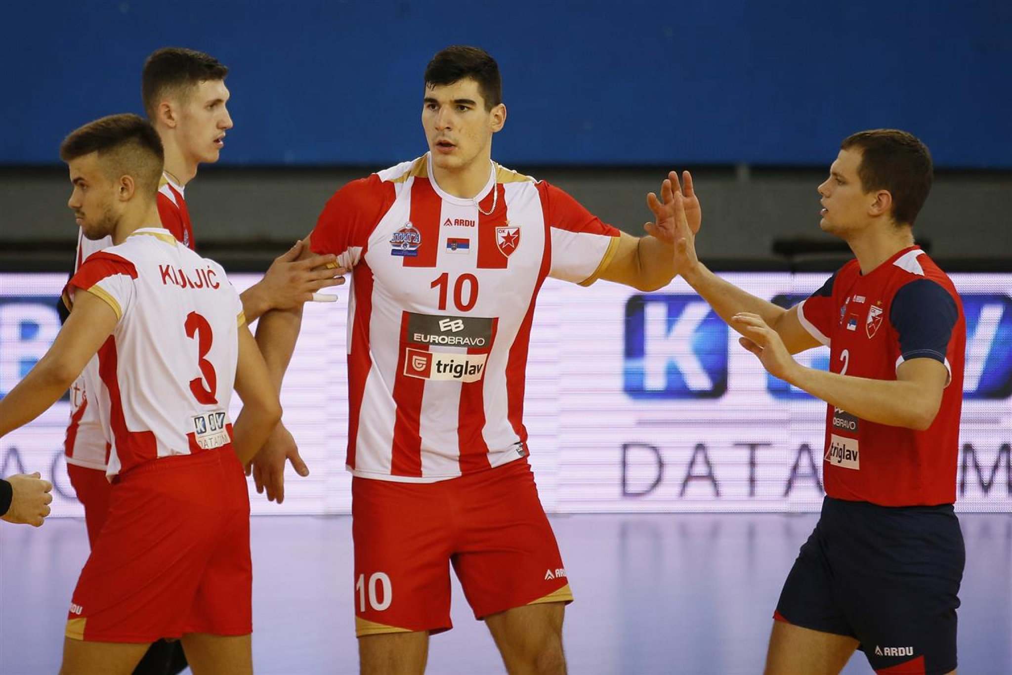 CRVENO-BELI PRESKOČILI PRVU PREPREKU Odbojaši Zvezde ubedljivo do šesnaestine finale Kupa CEV