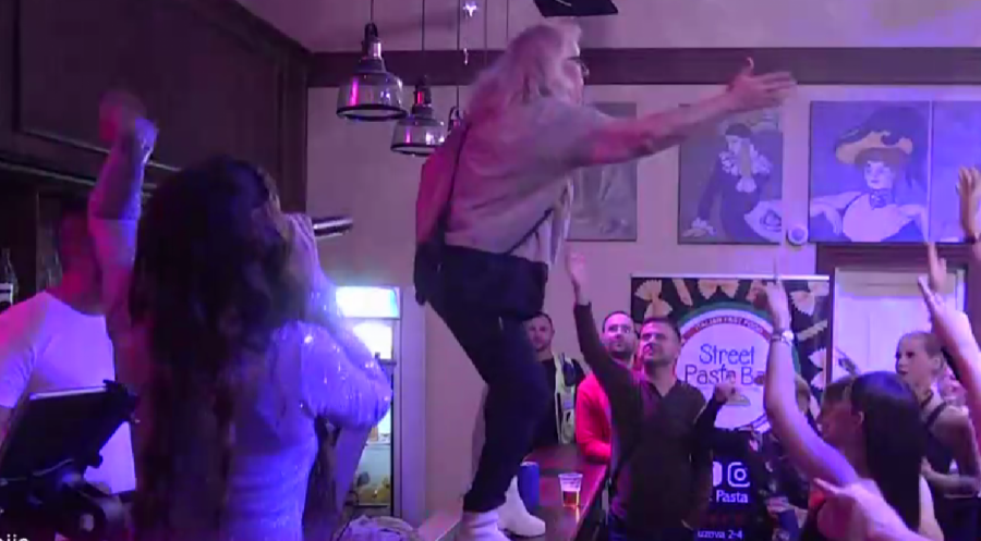 NEVIĐENA ŽURKA U  ZADRUZI Nadica Ademov napravila haos, Zorica Marković krenula da lomi sve oko sebe