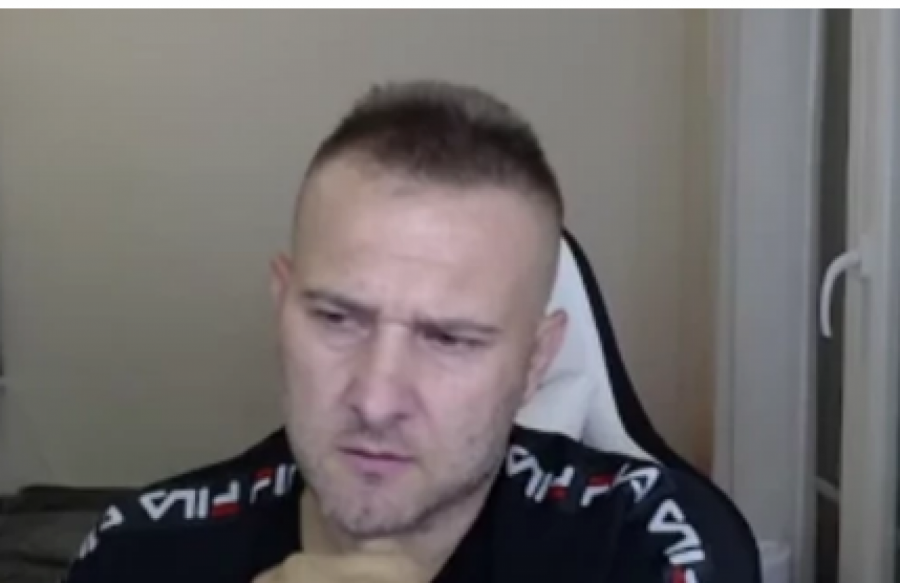 SLOMILA SE Jutjuberka Anđela ronila suze nakon što je otac rekao da su sestra i ona mrtve za njega (FOTO)