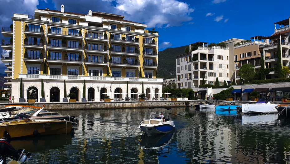 INFLACIJA "JEDE" NOVAC Prosečna neto plata u Crnoj Gori realno pala 1,4% u septembru