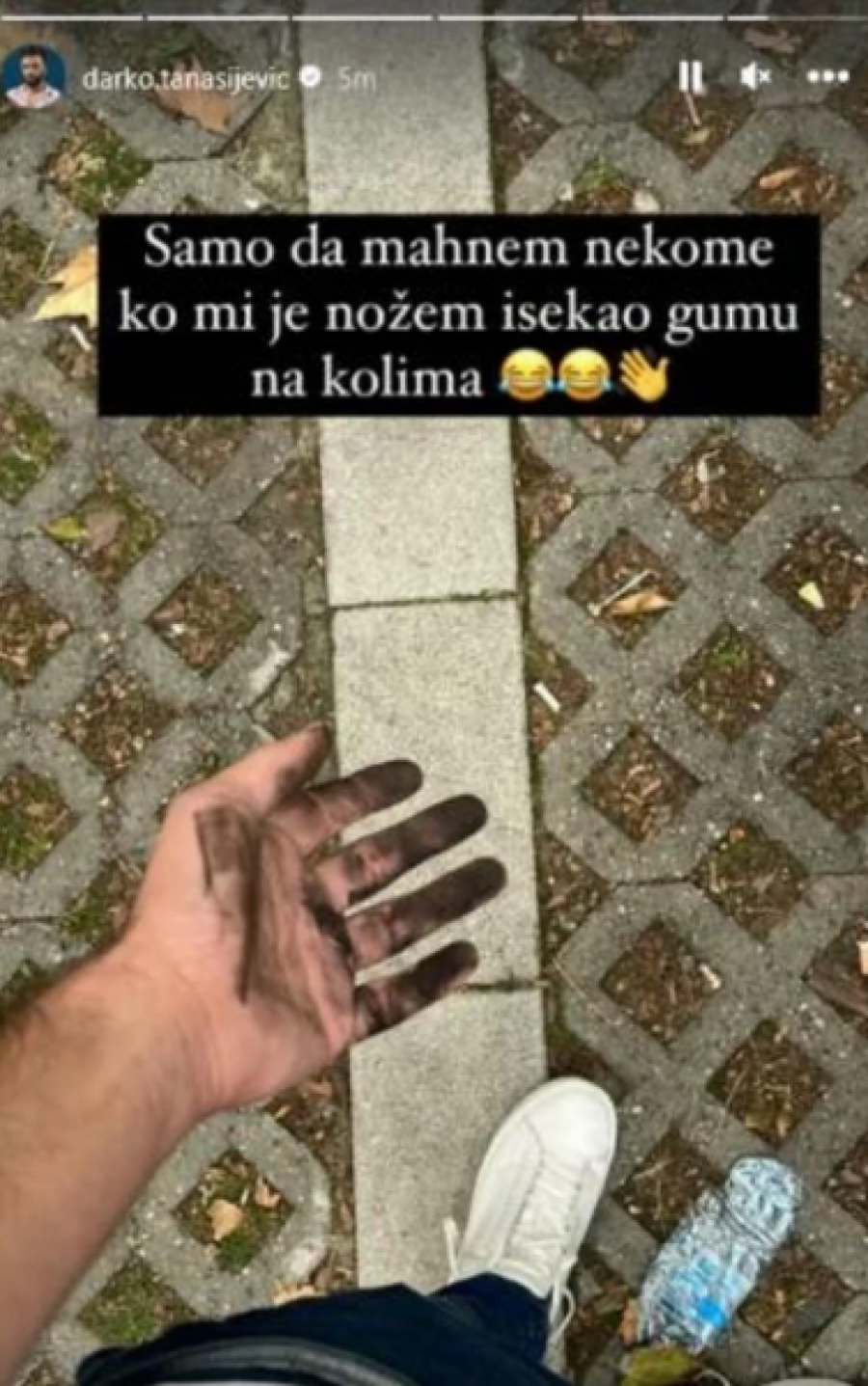 NAKON UŽASNIH PRETNJI Voditelju počeli da uništavaju i imovinu, prolazi kroz haos (FOTO)