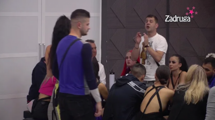 SELJANČURO JEDNA, DUŠU DORADI Ana Spasojević udarila na Maju kada su je optužili da krade i zavodi Bilala