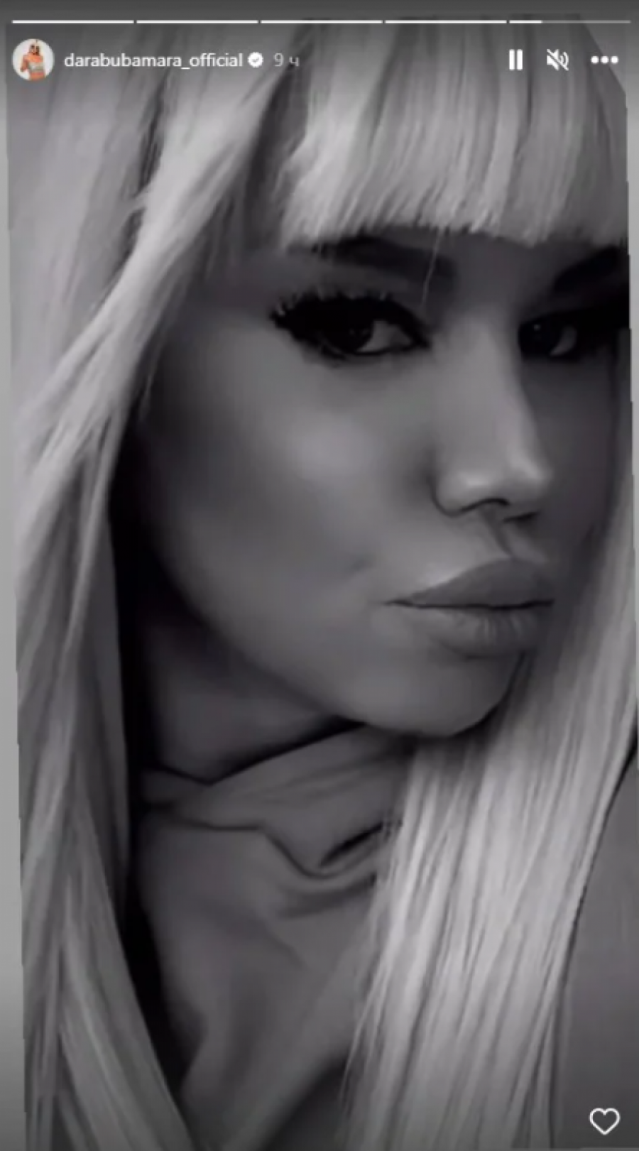 ISTA SI MILJANA KULIĆ Daru Bubamaru ponovo urnišu na internetu zbog obnaženog snimka, pevačica obmanjuje javnost (FOTO)