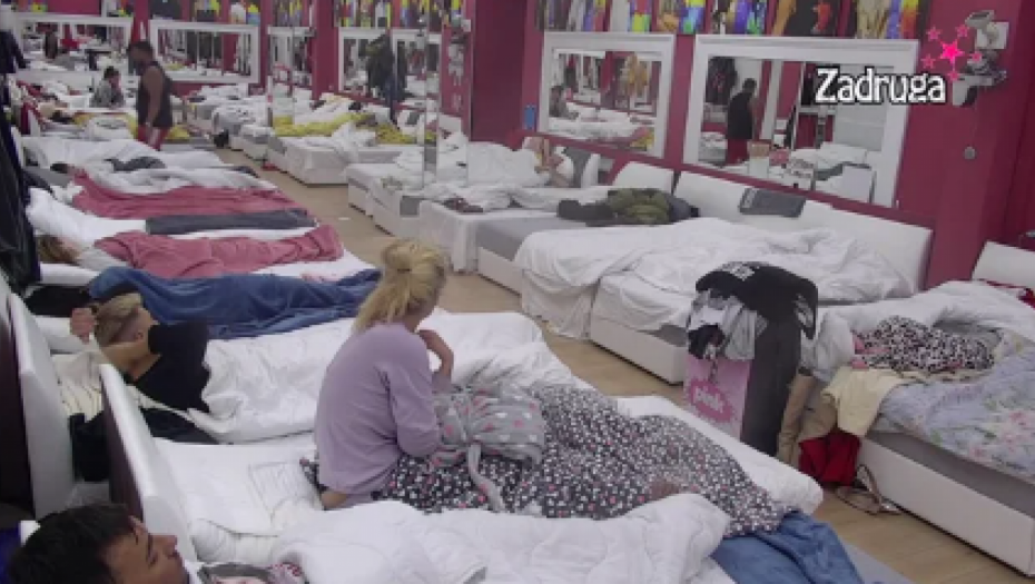 NIJE LAKO Urnebesni zvuk raspametio zadrugare, Anđelina reakcija će se dugo prepričavati