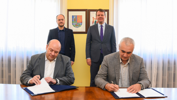 Mirović prisustvovao potpisivanju ugovora za izgradnju sportske hale u Novom Kneževcu (FOTO)