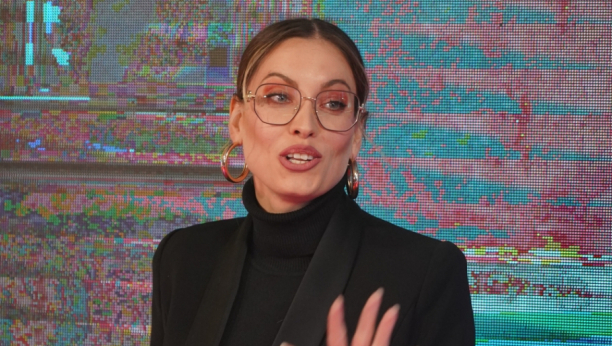 VUJADIN URLAO NA MIRKU VASILJEVIĆ Fudbaler napravio skandal na promociji, glumica momentalno reagovala