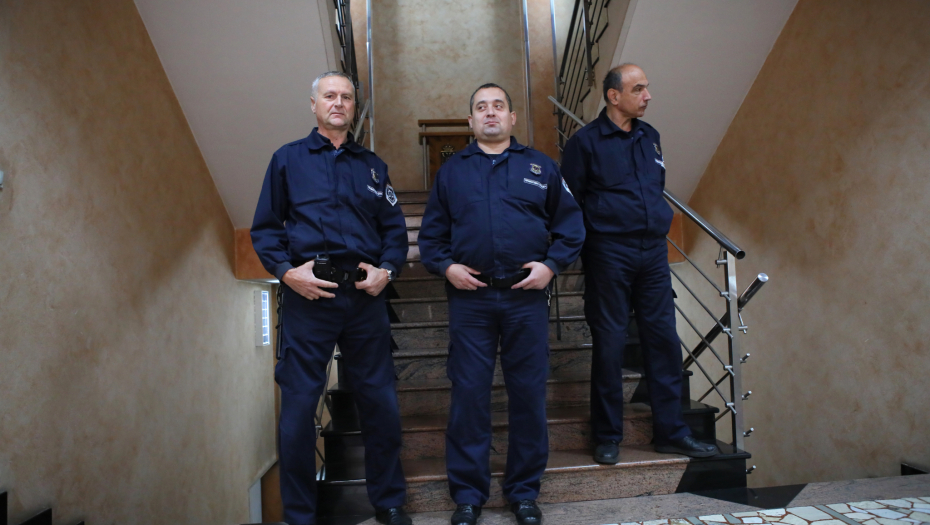 ČETVORICA VELJINIH LJUDI NA SLOBODI Neočekivana odluka Specijalnog suda u Beogradu obradovala pripadnike klana Belivuk-Miljković