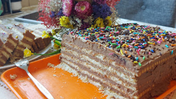 NEODOLJIVA POSLASTICA, KOJA SE BRZO SPREMA Keks torta, slatkiš našeg detinjstva