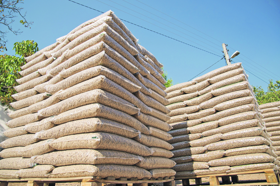 DRVA SU POJEFTINILA, A ŠTA JE SA PELETOM? Stručnjak prognozira kretanja cena, EVO KAKVO JE STANJE NA STOVARIŠTIMA