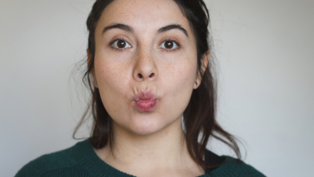 Izbršite godine sa lica: Šest koraka za tretiranje bora oko usana