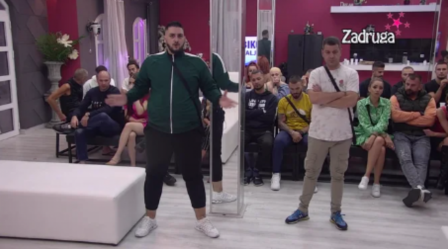 HAOS OKO ŽELJKA SE NASTAVLJA Zola sasuo Ivanu Marinkoviću sve u lice, on mu nije ostao dužan, napao ga duplo