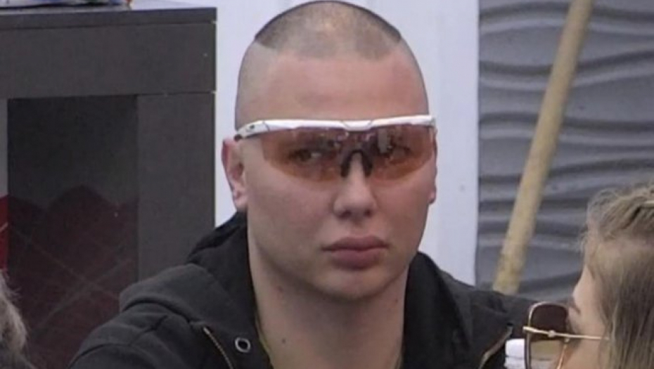 PREŠIŠAO I MAJU MARINKOVIĆ PO BROJU OPERACIJA Brendon danas ne liči na sebe, a evo kako je pre izgledao