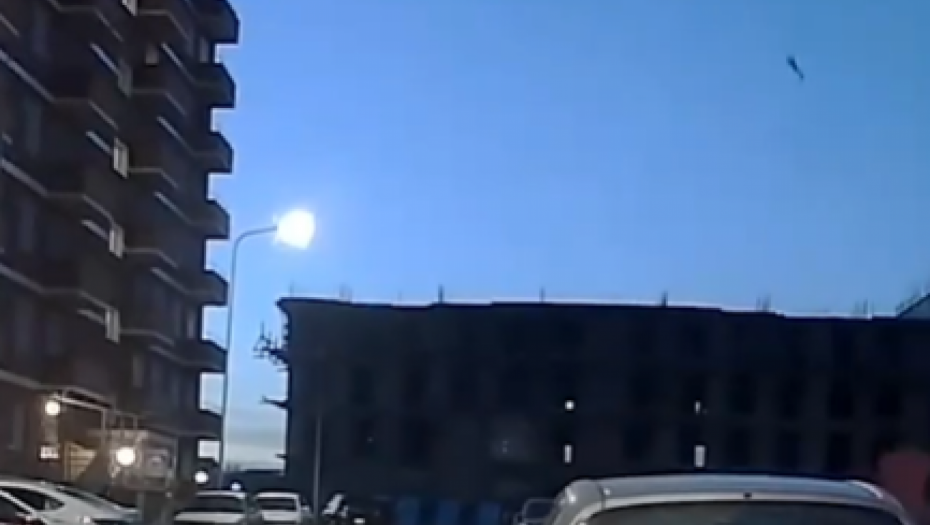 DRAMATIČNI PRIZORI U IRKUTSKU Snimljen trenutak pada ruskog lovca "Suhoj" Su-30 (VIDEO)