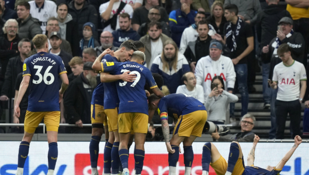 "SVRAKE" OČERUPALE "PETLOVE" Njukasl pokorio London