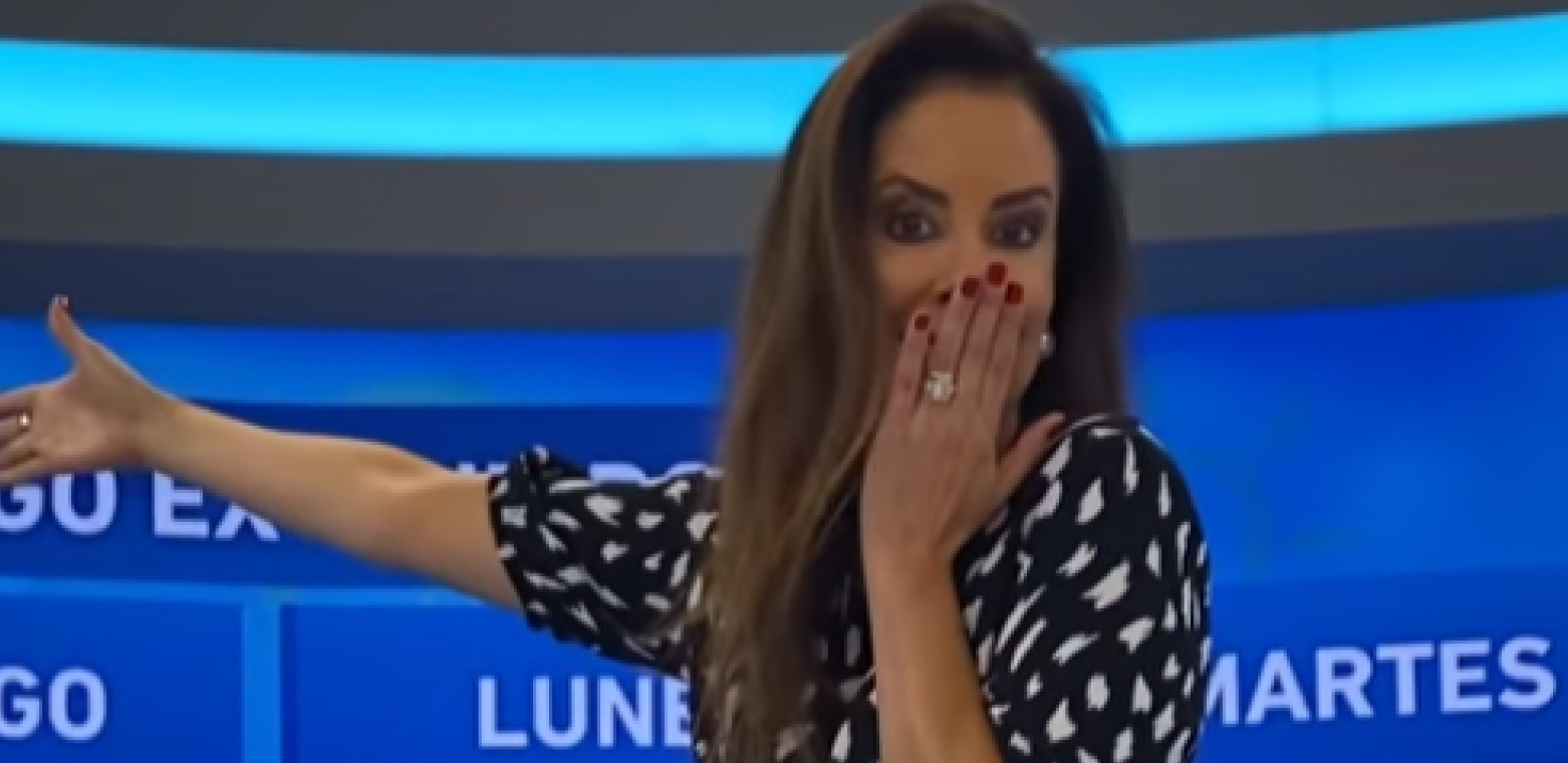 HAOS U STUDIJU Voditeljka se postidela kad je shvatila šta je pokazala (VIDEO)