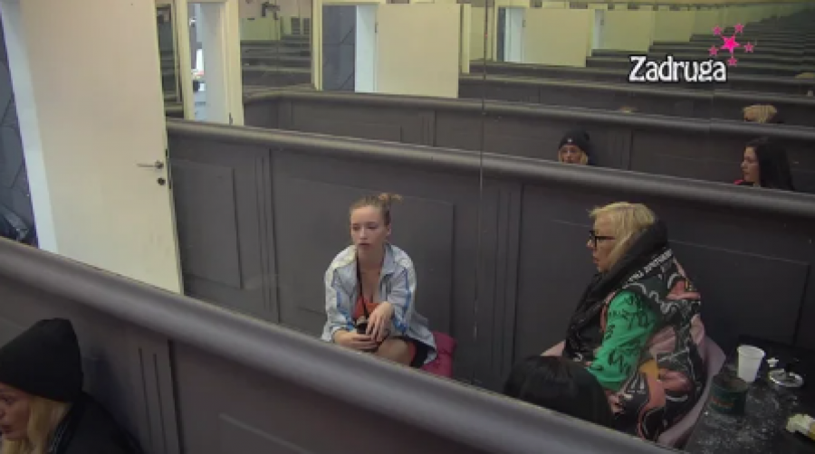 HAOS ZBOG MARAMICA Zorica opela po Aniti, pa udarila na Maju Marinković jer je nazvala lopovom