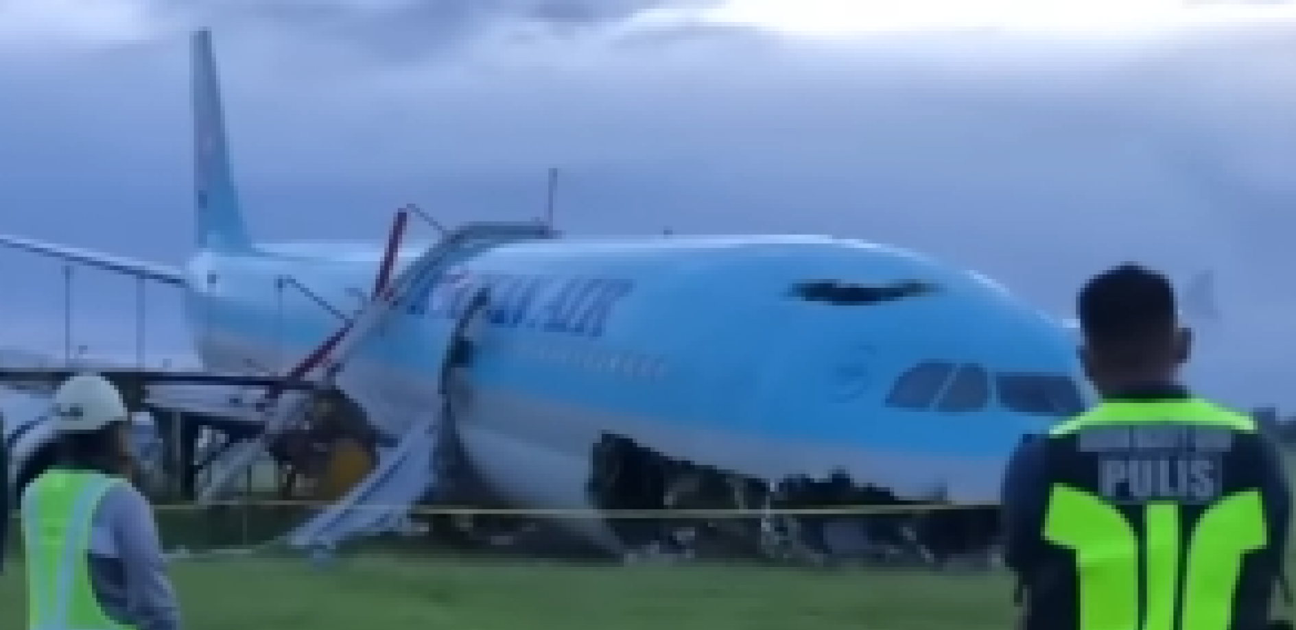 DRAMA NA OSTRVU MAKTAN Avion promašio pistu prilikom sletanja (VIDEO)