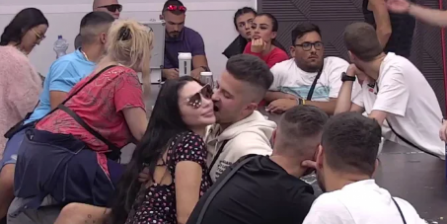 MAJA STRAHUJE OD VEZE SA BILALOM Marinkovićeva nije sigurna da je spremna na haos koji će njihova veza da prouzrokuje