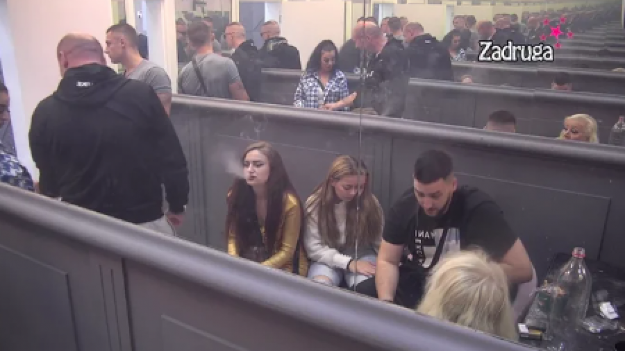 ONA ĆE ME KOČITI Zola se poverio Zorici Marković, rekao joj ovo, pa sagnuo glavu