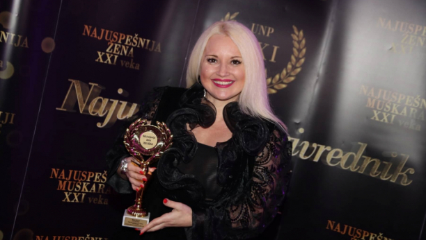 KAKVA ČAST Maja Nikolić dobila nagradu za najvoljeniju i najbolju pevačicu godine (FOTO)