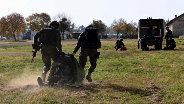 MINISTAR VULIN NA VEŽBI PRIPADNIKA ŽANDARMERIJE Hvala vam što ste čuvali i sačuvali Srbiju!
