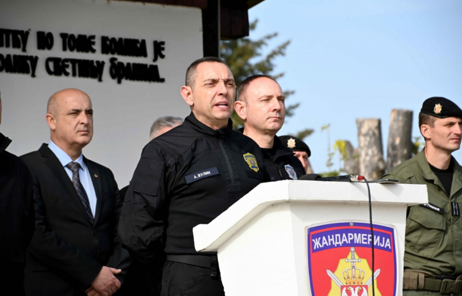 MINISTAR VULIN NA VEŽBI PRIPADNIKA ŽANDARMERIJE Hvala vam što ste čuvali i sačuvali Srbiju!