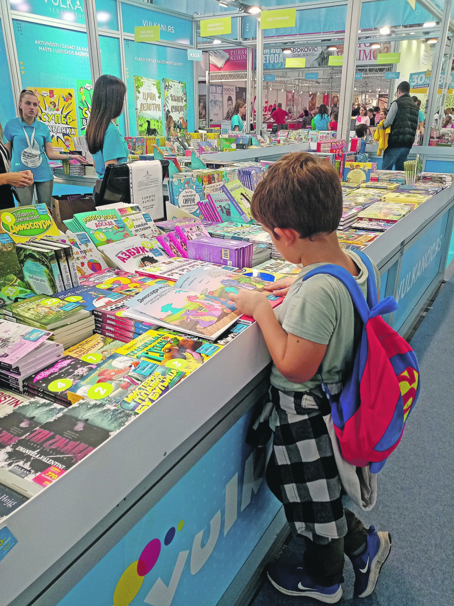 4 KNJIGE PO CENI 1 KUTIJE CIGARETA Sajam knjiga: Ništa onlajn -  ljudi željni susreta uživo