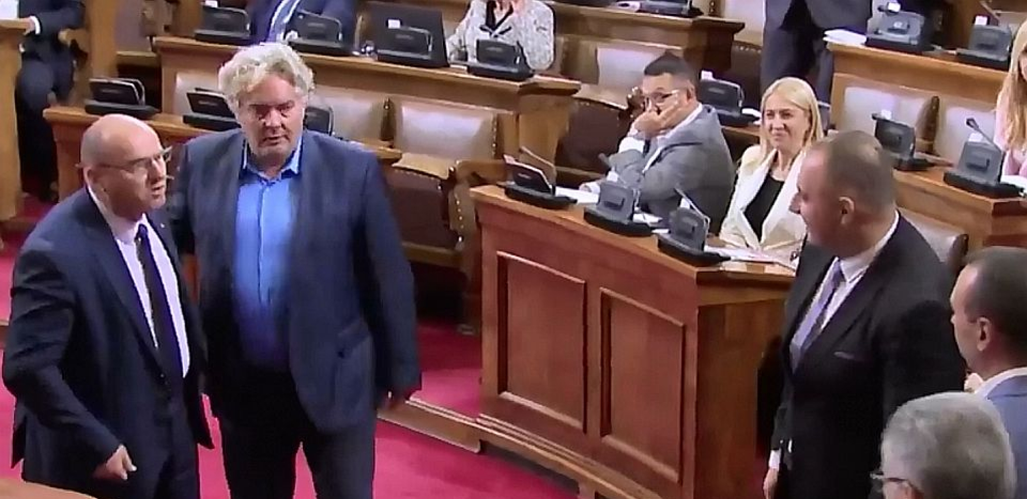 INCIDENT U SKUPŠTINI Bora Novaković hteo da se tuče posle govora Milenka Jovanova