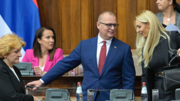 "ZAMIŠLJA ME GOLOG!" Zelenko se zaljubio i ima zanimljive mokre snove