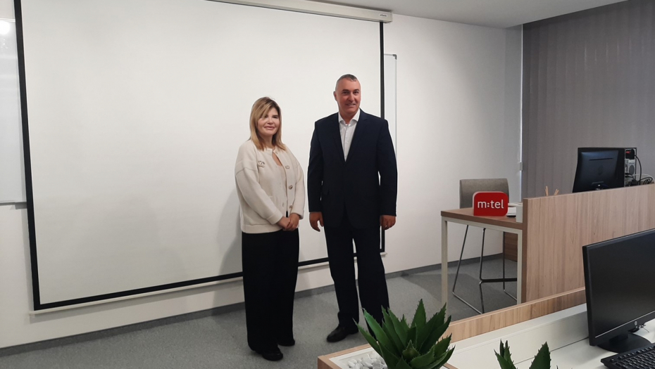 M:tel obezbedio sredstva za rekonstrukciju učionice na Elektrotehničkom fakultetu Istočno Sarajevo (FOTO)