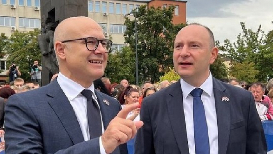 VUČEVIĆ ČESTITAO MILANU ĐURIĆU Uveren sam da će novi gradonačelnik uspešno voditi Srpsku Atinu i nastaviti započeto