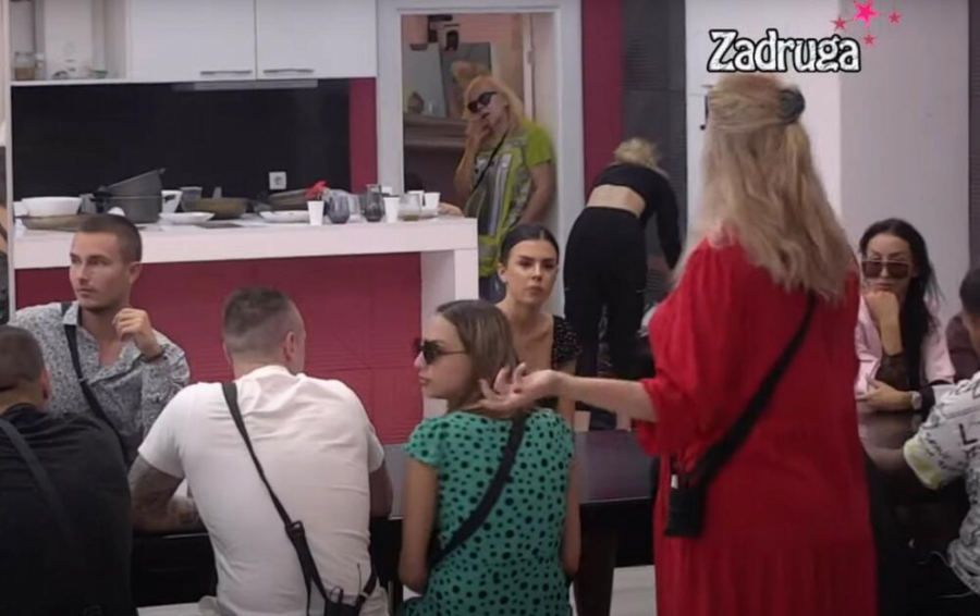 BRUTALAN SUKOB ZORICE I JELENE Pevačica ispolivala Golubovićevu, opšti karambol u Beloj kući (VIDEO)