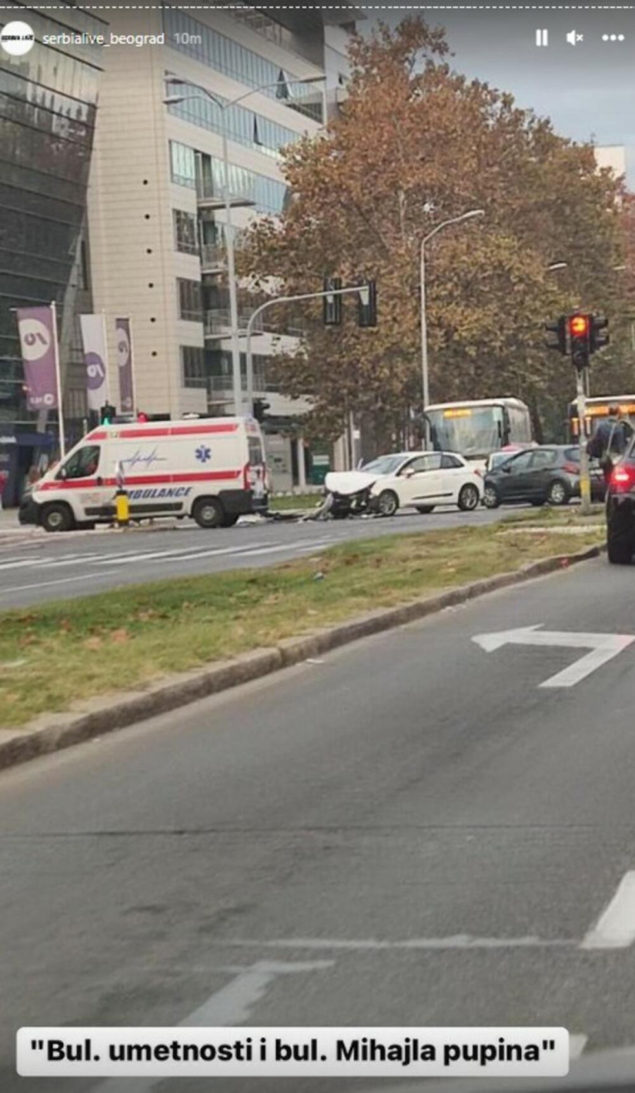 SUDAR KOLA HITNE POMOĆI I PUTNIČKOG AUTOMOBILA Teška saobraćajna nesreća na Novom Beogradu, ima povređenih (FOTO)